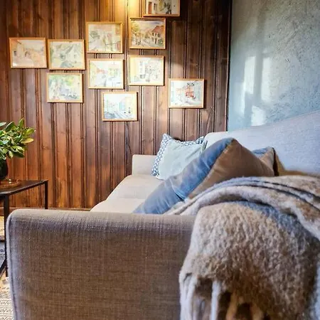 Cosy Ground Floor With Three Bedrooms *