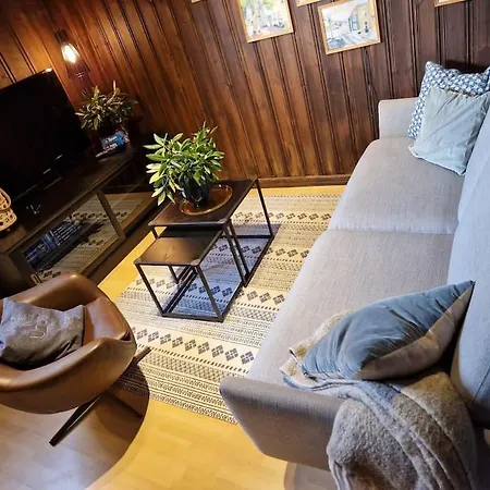 Cosy Ground Floor With Three Bedrooms Apartment