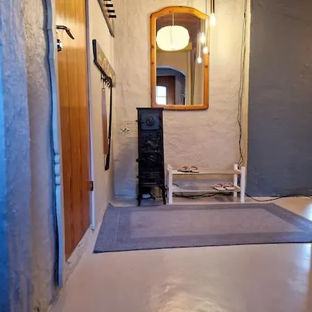 Apartment Cosy Ground Floor With Three Bedrooms *