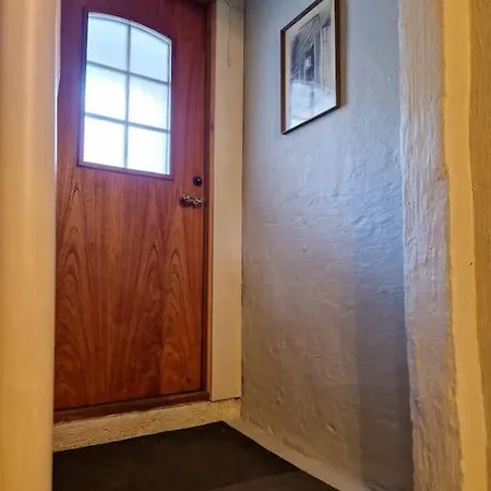 Daire Cosy Ground Floor With Three Bedrooms