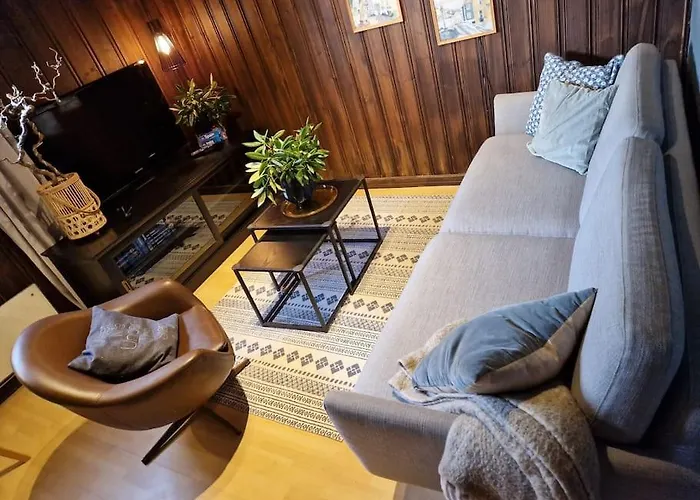 Cosy Ground Floor With Three Bedrooms Apartament