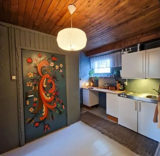 Cosy Ground Floor With Three Bedrooms Apartament *