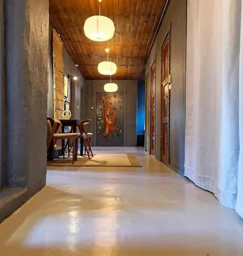 Cosy Ground Floor With Three Bedrooms Apartament *